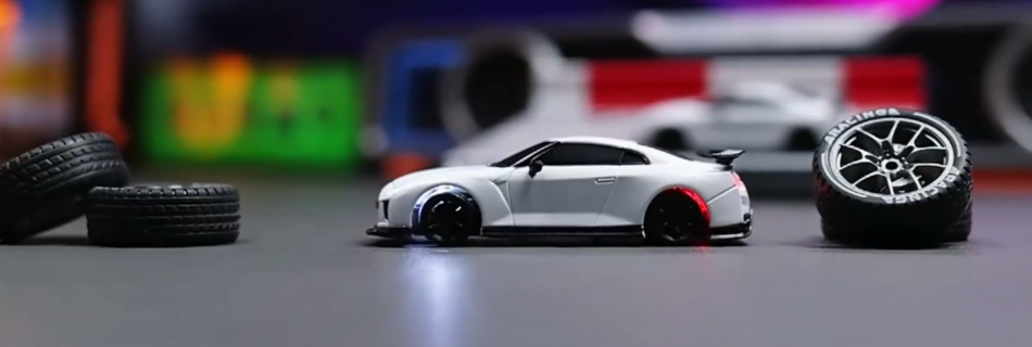 Mini carro control remoto Nissan gtr 1/64.